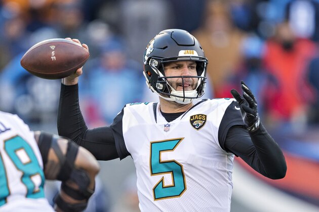 NASHVILLE, TN - DECEMBER 31:  Blake Bortles #5 of the Jacksonville Jaguars throws a pass during a game against the Tennessee Titans at Nissan Stadium on December 31, 2017 in Nashville, Tennessee.  The Titans defeated the Jaguars 15-10.  (Photo by Wesley Hitt/Getty Images)