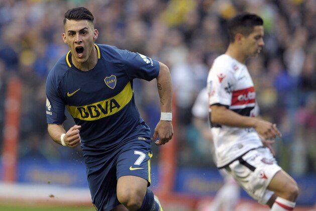 Boca Juniors' forward Cristian Pavon (L) celebrates after scoring a goal against Chacarita Juniors during their Argentina First Division Superliga football match at La Bombonera stadium in Buenos Aires, on October 1, 2017. / AFP PHOTO / ALEJANDRO PAGNI        (Photo credit should read ALEJANDRO PAGNI/AFP/Getty Images)