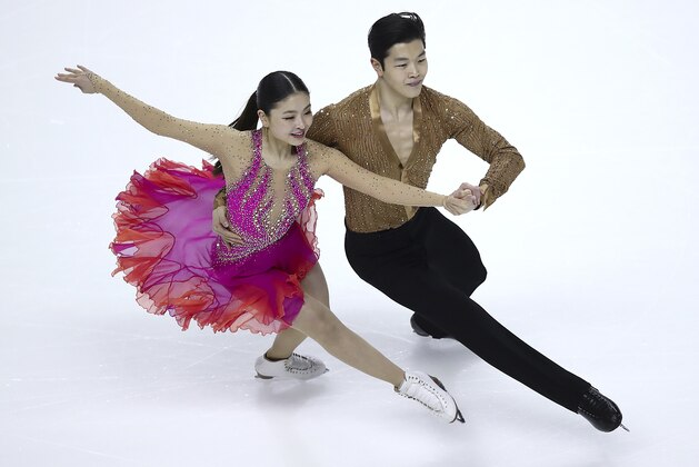 Maia Shibutani, left, and Alex Shibutani perform their short program in the ice dancing event at the U.S. Figure Skating Championships in San Jose, Calif., Friday, Jan. 5, 2018. (AP Photo/Ben Margot)