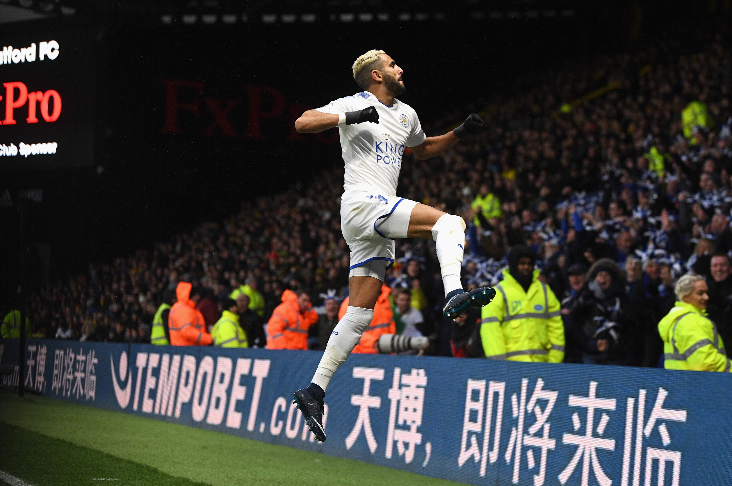 WATFORD, ENGLAND - DECEMBER 26:  Riyad Mahrez of Leicester City celebrates scoring the opening goal during the Premier League match between Watford and Leicester City at Vicarage Road on December 26, 2017 in Watford, England.  (Photo by Michael Regan/Getty Images)