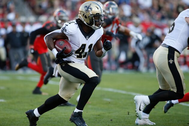 TAMPA, FL - DECEMBER 31:  Running back Alvin Kamara #41 of the New Orleans Saints runs 106 yards on a kickoff return for a touchdown during the first quarter of an NFL football game against the Tampa Bay Buccaneers on December 31, 2017 at Raymond James Stadium in Tampa, Florida. (Photo by Brian Blanco/Getty Images)