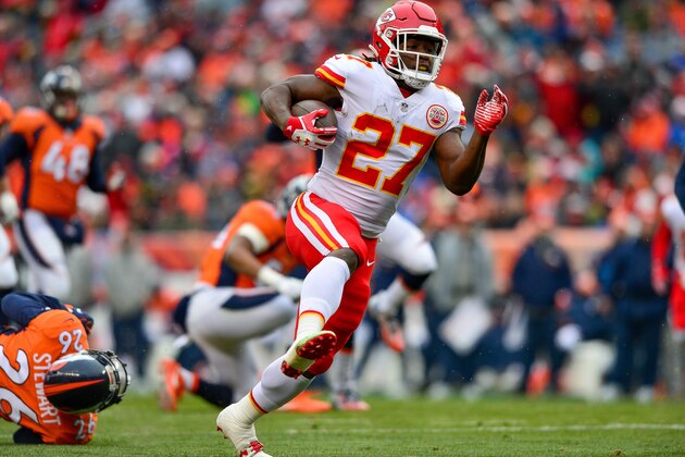DENVER, CO - DECEMBER 31:  Running back Kareem Hunt #27 of the Kansas City Chiefs breaks away for a first quarter touchdown run against the Denver Broncos at Sports Authority Field at Mile High on December 31, 2017 in Denver, Colorado. (Photo by Dustin Bradford/Getty Images)