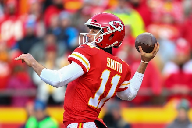 KANSAS CITY, MO - JANUARY 6: Quarterback Alex Smith #11 of the Kansas City Chiefs throws a pass during the first quarter of the AFC Wild Card Playoff Game against the Tennessee Titans at Arrowhead Stadium on January 6, 2018 in Kansas City, Missouri. (Photo by Dilip Vishwanat/Getty Images)