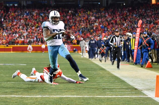 KANSAS CITY, MO - JANUARY 6: Running back Derrick Henry #22 of the Tennessee Titans breaks free from the tackle attempt of free safety Ron Parker #38 of the Kansas City Chiefs on his way to scoring a fourth quarter touchdown during the AFC Wild Card Playoff Game at Arrowhead Stadium on January 6, 2018 in Kansas City, Missouri. (Photo by Jason Hanna/Getty Images)