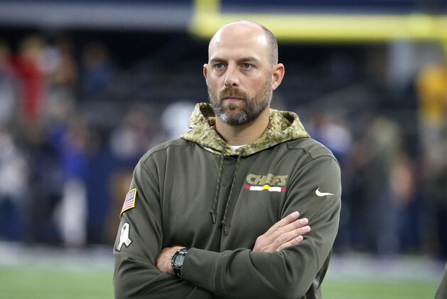 ARCHIVO - En imagen de archivo del 5 de noviembre de 2017, el coordinador ofensivo de los Chiefs de Kansas City, Matt Nagy, antes del partido frente a los Cowboys de Dallas, en Arlington, Texas. (AP Foto/Michael Ainsworth, archivo)