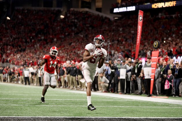 ATLANTA, GA - JANUARY 08:  DeVonta Smith #6 of the Alabama Crimson Tide catches a 41 yard touchdown pass to beat the Georgia Bulldogs in the CFP National Championship presented by AT&T in overtime at Mercedes-Benz Stadium on January 8, 2018 in Atlanta, Georgia.  (Photo by Christian Petersen/Getty Images)