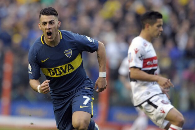 Boca Juniors' forward Cristian Pavon (L) celebrates after scoring a goal against Chacarita Juniors during their Argentina First Division Superliga football match at La Bombonera stadium in Buenos Aires, on October 1, 2017. / AFP PHOTO / ALEJANDRO PAGNI        (Photo credit should read ALEJANDRO PAGNI/AFP/Getty Images)