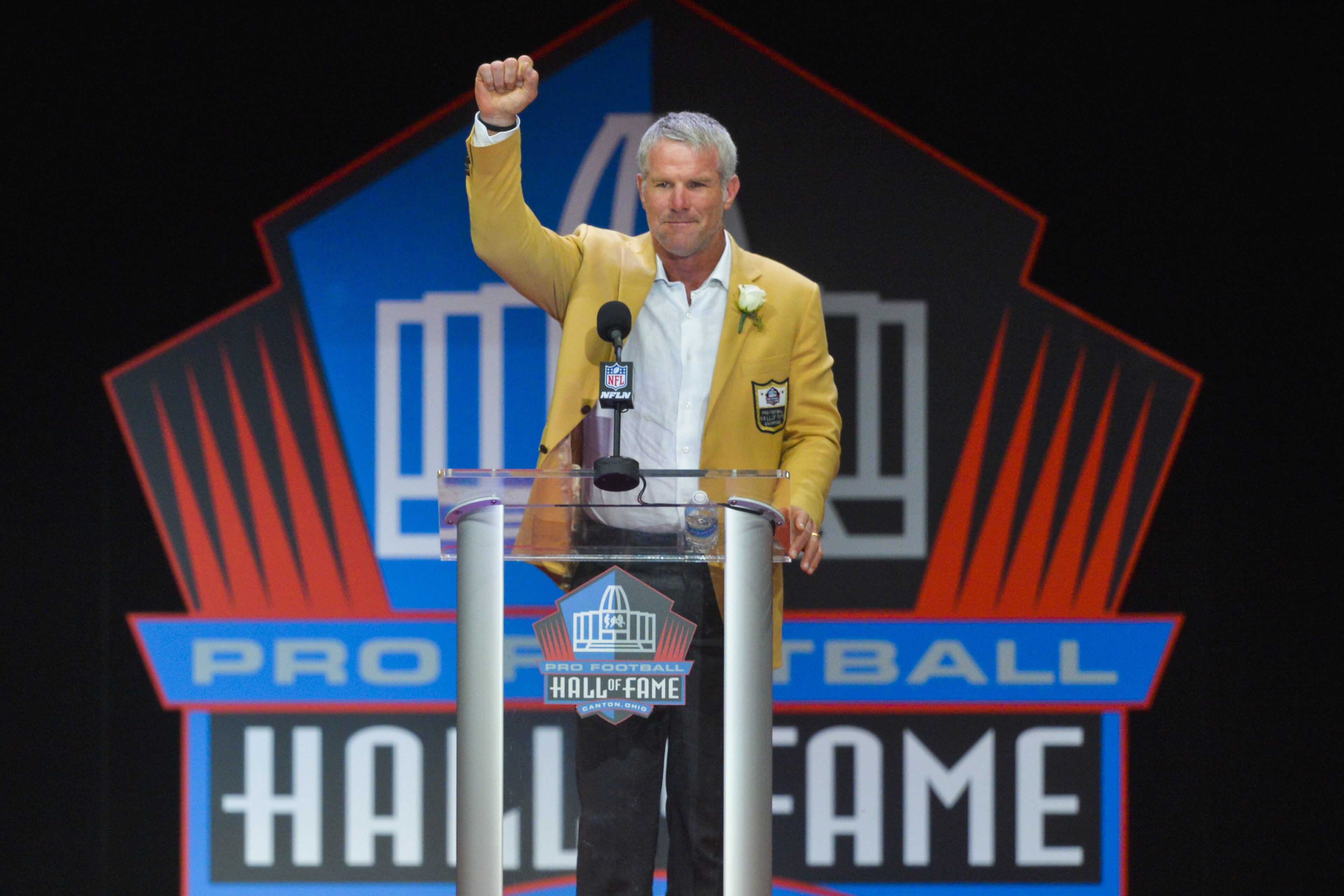 Former NFL player Brett Favre delivers his speech during an induction ceremony at the Pro Football Hall of Fame Saturday, Aug.6, 2016, in Canton, Ohio. (AP Photo/David Richard)