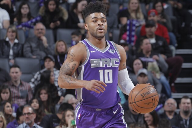 SACRAMENTO, CA - DECEMBER 31: Frank Mason III #10 of the Sacramento Kings brings the ball up the court against the Memphis Grizzlies on December 31, 2017 at Golden 1 Center in Sacramento, California. NOTE TO USER: User expressly acknowledges and agrees that, by downloading and or using this photograph, User is consenting to the terms and conditions of the Getty Images Agreement. Mandatory Copyright Notice: Copyright 2017 NBAE (Photo by Rocky Widner/NBAE via Getty Images)