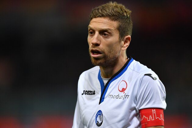 GENOA, ITALY - DECEMBER 12:  Alejandro Gomez of Atalanta BC looks on during the Serie A match between Genoa CFC and Atalanta BC at Stadio Luigi Ferraris on December 12, 2017 in Genoa, Italy.  (Photo by Valerio Pennicino/Getty Images)