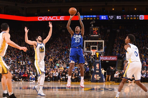 OAKLAND, CA - JANUARY 10: Lou Williams #23 of the LA Clippers shoots the ball against the Golden State Warriors on January 10, 2018 at ORACLE Arena in Oakland, California. NOTE TO USER: User expressly acknowledges and agrees that, by downloading and/or using this photograph, user is consenting to the terms and conditions of Getty Images License Agreement. Mandatory Copyright Notice: Copyright 2018 NBAE (Photo by Noah Graham/NBAE via Getty Images)