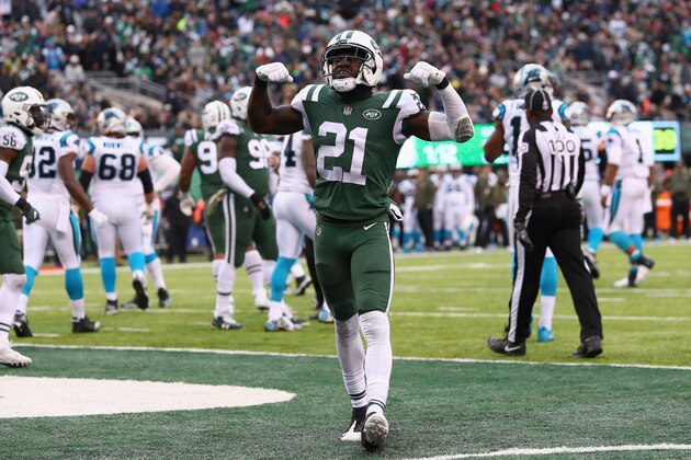 EAST RUTHERFORD, NJ - NOVEMBER 26:  Cornerback Morris Claiborne #21 of the New York Jets reacts during the second half of the game at MetLife Stadium on November 26, 2017 in East Rutherford, New Jersey.  The Carolina Panthers won 35-27. (Photo by Al Bello/Getty Images)