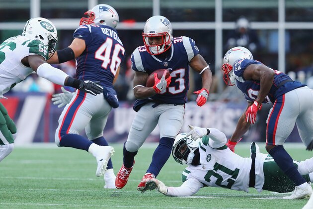 FOXBORO, MA - DECEMBER 31:  Dion Lewis #33 of the New England Patriots runs with the ball during the second half against the New York Jets at Gillette Stadium on December 31, 2017 in Foxboro, Massachusetts.  (Photo by Maddie Meyer/Getty Images)