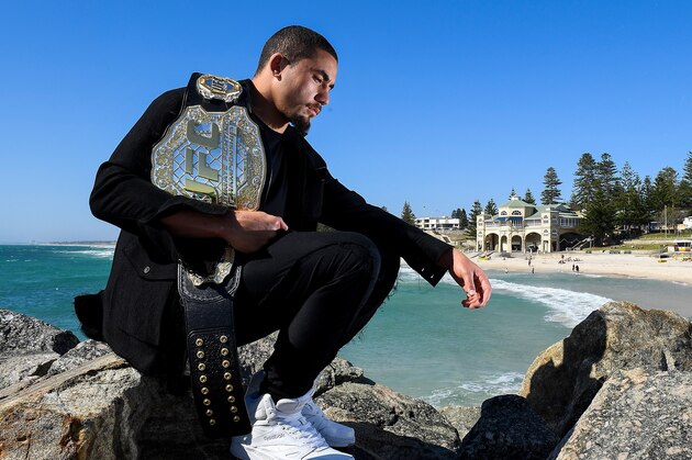 PERTH, AUSTRALIA - OCTOBER 31:  Robert Whittaker poses for a photo at Cottesloe Beach after a UFC 221 media opportunity on October 31, 2017 in Perth, Australia.  (Photo by Daniel Carson/Getty Images)