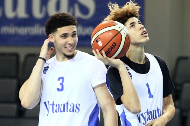 US basketball players LiAngelo Ball (L) and Lamelo Ball takes part in their first training session in Prienai, Lithuania, where they will play for the Vytautas club on January 5, 2018.
Basketball-crazed Lithuania welcomed LiAngelo and LaMelo Ball, the two youngest sons of flamboyant Los Angeles entrepreneur LaVar Ball who recently made headlines due to a feud with US President Donald Trump. / AFP PHOTO / Petras Malukas        (Photo credit should read PETRAS MALUKAS/AFP/Getty Images)