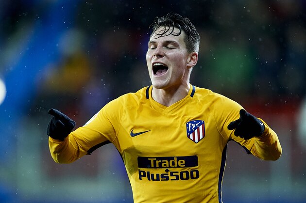 EIBAR, SPAIN - JANUARY 13:  Kevin Gameiro of Atletico Madrid celebrates after scoring goal during the La Liga match between SD Eibar and Atletico Madrid at Ipurua Municipal Stadium on January 13, 2018 in Eibar, Spain.  (Photo by Juan Manuel Serrano Arce/Getty Images)