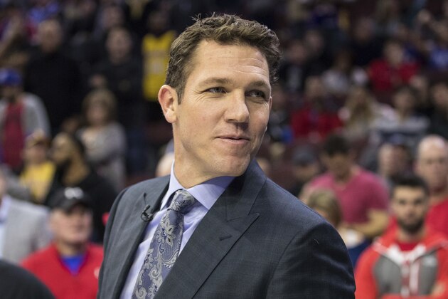 Los Angeles Lakers head coach Luke Walton looks on during the first half of an NBA basketball game against the Philadelphia 76ers, Thursday, Dec. 7, 2017, in Philadelphia. The Lakers won 107-104. (AP Photo/Chris Szagola)