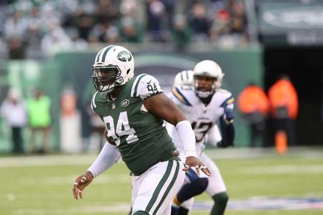EAST RUTHERFORD, NJ - DECEMBER 24: Defensive Lineman #94 Kony Ealy of the New York Jets in action against the Los Angeles Chargers in an NFL game at MetLife Stadium on December 24, 2017 in East Rutherford, New Jersey. (Photo by Al Pereira/Getty Images)
