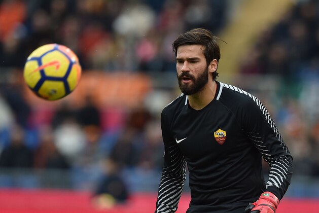 ROME, ITALY - DECEMBER 30:  Alisson Becker of AS Roma in action during the serie A match between AS Roma and US Sassuolo at Stadio Olimpico on December 30, 2017 in Rome, Italy.  (Photo by Giuseppe Bellini/Getty Images)