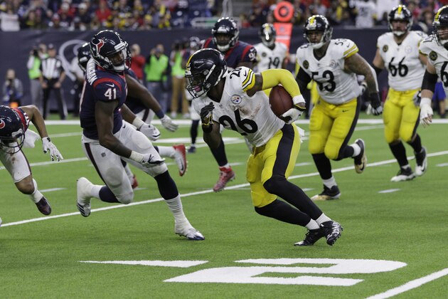 Pittsburgh Steelers running back Le'Veon Bell (26) carries the ball against the Houston Texans during the first half of an NFL football game Monday, Dec. 25, 2017, in Houston. (AP Photo/Michael Wyke)
