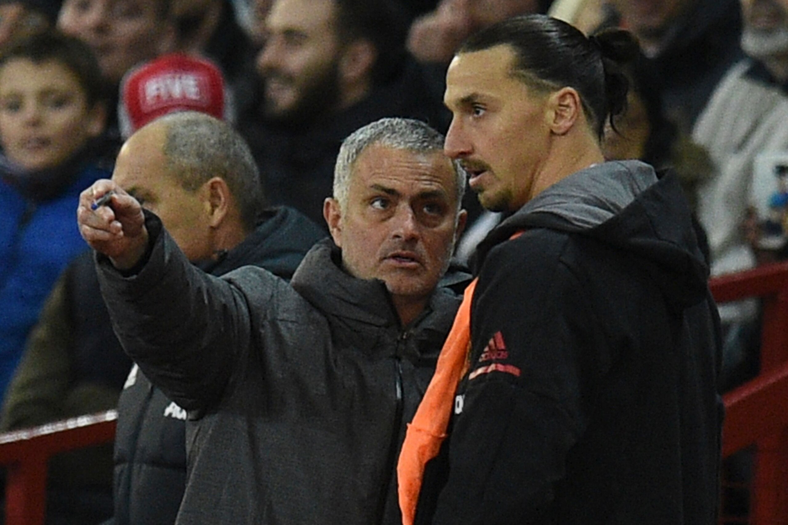 Manchester United's Portuguese manager Jose Mourinho (L) gives instructions to Manchester United's Swedish striker Zlatan Ibrahimovic (R) before Manchester United's Swedish striker Zlatan Ibrahimovic comes on as a substitute during the English Premier League football match between Manchester United and Newcastle at Old Trafford in Manchester, north west England, on November 18, 2017. / AFP PHOTO / Oli SCARFF / RESTRICTED TO EDITORIAL USE. No use with unauthorized audio, video, data, fixture lists, club/league logos or 'live' services. Online in-match use limited to 75 images, no video emulation. No use in betting, games or single club/league/player publications.  /         (Photo credit should read OLI SCARFF/AFP/Getty Images)