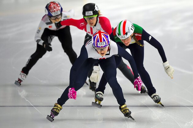Elise Christie (C) of Great Britain leads a group during the women's 500m final event at the ISU World Cup Short Track Speed Skating in Seoul on November 18, 2017.
 / AFP PHOTO / JUNG Yeon-Je        (Photo credit should read JUNG YEON-JE/AFP/Getty Images)