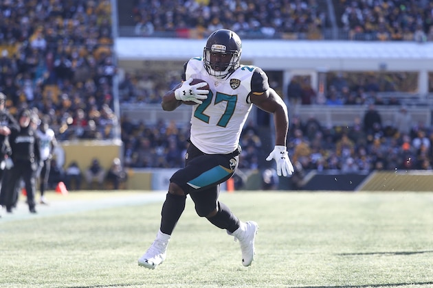PITTSBURGH, PA - JANUARY 14:  Leonard Fournette #27 of the Jacksonville Jaguars runs for a touchdown against the Pittsburgh Steelers during the first half of the AFC Divisional Playoff game at Heinz Field on January 14, 2018 in Pittsburgh, Pennsylvania.  (Photo by Rob Carr/Getty Images)