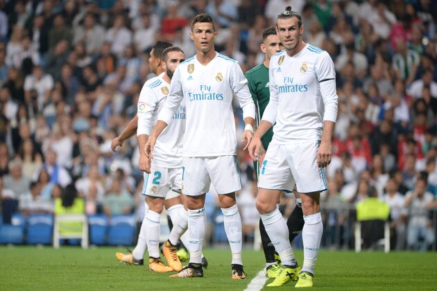 MADRID, SPAIN - SEPTEMBER 20:  Cristiano Ronaldo, #7 of Real Madrid and Gareth Bale, #11 of Real Madrid during the La Liga match between Real Madrid v Real Betis at Santiago Bernabeu on September 20, 2017 in Madrid, Spain. (Photo by Sonia Canada/Getty Images)