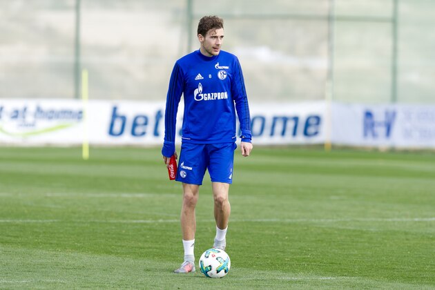 BENIDORM, SPAIN - JANUARY 06: Leon Goretzka of Schalke controls the ball during the FC Schalke 04 training camp at Hotel Melia Villaitana on January 06, 2018 in Benidorm, Spain. (Photo by TF-Images/TF-Images via Getty Images)