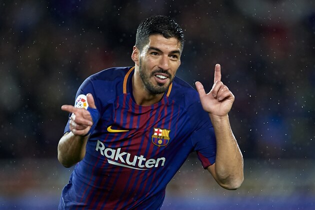 SAN SEBASTIAN, SPAIN - JANUARY 14:  Luis Suarez of FC Barcelona celebrates after scoring his team's third goal during the La Liga match between Real Sociedad and FC Barcelona at Estadio Anoeta on January 14, 2018 in San Sebastian, Spain.  (Photo by Juan Manuel Serrano Arce/Getty Images)