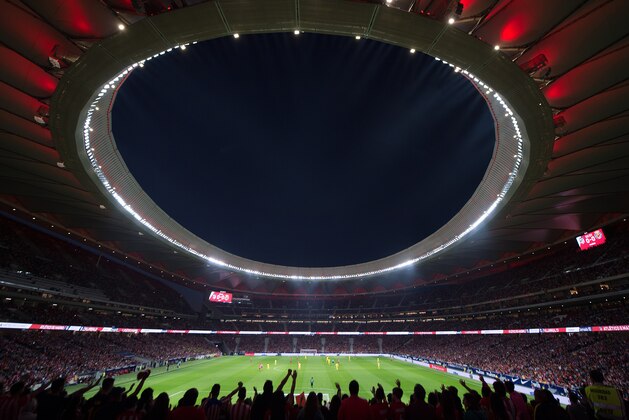 MADRID, SPAIN - OCTOBER 28: Atletico de Madrid fans cheers on their team during the La Liga match between Atletico Madrid and Villarreal at Estadio Wanda Metropolitano on October 28, 2017 in Madrid, Spain. (Photo by Denis Doyle/Getty Images)