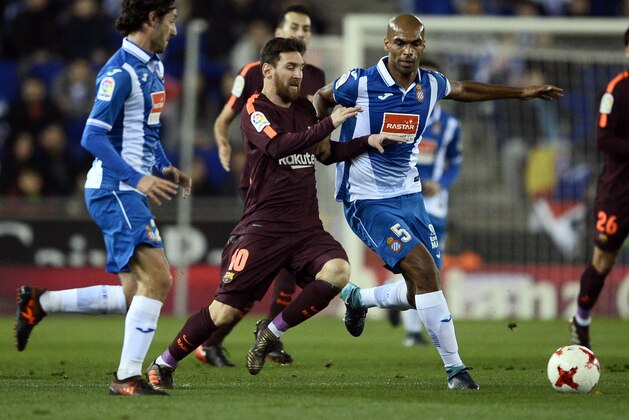 Barcelona's Argentinian forward Lionel Messi (C) vies with Espanyol's Brazilian defender Naldo during the Spanish 'Copa del Rey' (King's cup) quarter-final first leg football match between RCD Espanyol and FC Barcelona at the RCDE Stadium in Cornella de Llobregat on January 17, 2018. / AFP PHOTO / Josep LAGO        (Photo credit should read JOSEP LAGO/AFP/Getty Images)