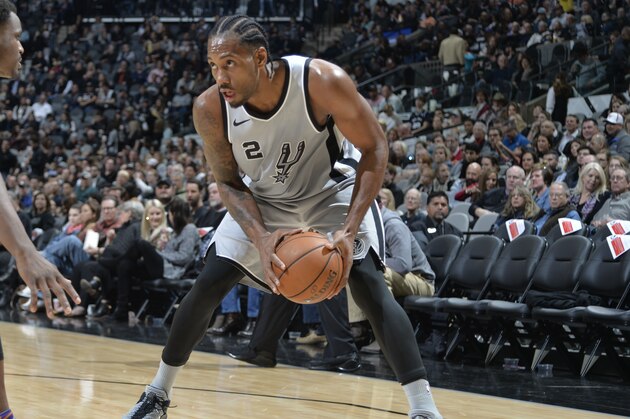SAN ANTONIO, TX - JANUARY 5: Kawhi Leonard #2 of the San Antonio Spurs handles the ball against the Phoenix Suns on January 5, 2018 at the AT&T Center in San Antonio, Texas. NOTE TO USER: User expressly acknowledges and agrees that, by downloading and or using this photograph, user is consenting to the terms and conditions of the Getty Images License Agreement. Mandatory Copyright Notice: Copyright 2018 NBAE (Photos by Mark Sobhani/NBAE via Getty Images)