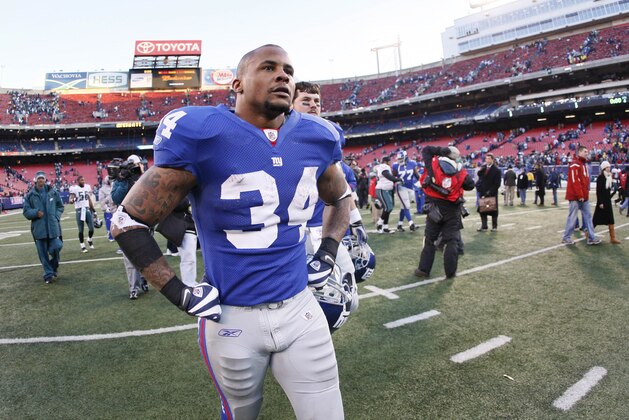 New York Giants running back Derrick Ward walks off the field after the Giants lost 23-11 to the Philadelphia Eagles during an NFL divisional playoff football game Sunday, Jan. 11, 2009, in East Rutherford, N.J. (AP Photo/Julie Jacobson)