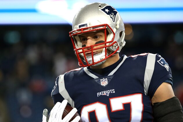 FOXBOROUGH, MA - JANUARY 13:  Rob Gronkowski #87 of the New England Patriots warms up before the AFC Divisional Playoff game against the Tennessee Titans  at Gillette Stadium on January 13, 2018 in Foxborough, Massachusetts.  (Photo by Adam Glanzman/Getty Images)