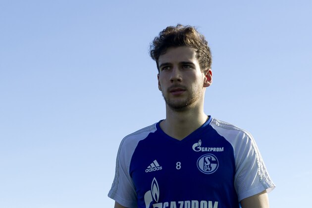 BENIDORM, SPAIN - JANUARY 04: Leon Goretzka of Schalke looks on during the FC Schalke 04 training camp at Hotel Melia Villaitana on January 04, 2018 in Benidorm, Spain. (Photo by TF-Images/TF-Images via Getty Images)