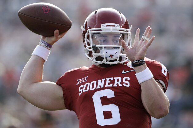 Oklahoma quarterback Baker Mayfield passes during warmups before the Rose Bowl NCAA college football game against Georgia, Monday, Jan. 1, 2018, in Pasadena, Calif. (AP Photo/Gregory Bull)