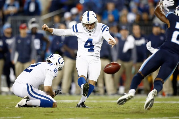 NASHVILLE, TN - OCTOBER 16:  Adam Vinatieri #4 of the Indianapolis Colts kicks a field goal against the Tennessee Titans at Nissan Stadium on October 16, 2017 in Nashville, Tennessee.  (Photo by Andy Lyons/Getty Images)
