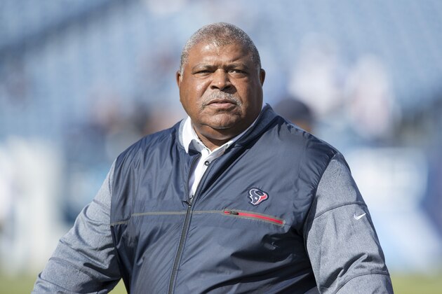 NASHVILLE, TN - DECEMBER 3:  Assistant Coach Romeo Crennel of the Houston Texans on the field before a game against the Tennessee Titans at Nissan Stadium on December 3, 2017 in Nashville, Tennessee.  The Titans defeated the Texans 23-14.  (Photo by Wesley Hitt/Getty Images)