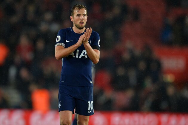 Tottenham Hotspur's English striker Harry Kane applauds supporters on the pitch after the English Premier League football match between Southampton and Tottenham Hotspur at St Mary's Stadium in Southampton, southern England on January 21, 2018.
The game finished 1-1. / AFP PHOTO / Glyn KIRK / RESTRICTED TO EDITORIAL USE. No use with unauthorized audio, video, data, fixture lists, club/league logos or 'live' services. Online in-match use limited to 75 images, no video emulation. No use in betting, games or single club/league/player publications.  /         (Photo credit should read GLYN KIRK/AFP/Getty Images)