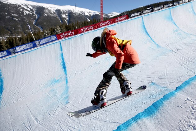 COPPER MOUNTAIN, CO - DECEMBER 09:  Chloe Kim of the United States competes in the finals of the FIS Snowboard World Cup 2018 Ladies' Snowboard  Halfpipe during the Toyota U.S. Grand Prix on December 9, 2017 in Copper Mountain, Colorado.  (Photo by Sean M. Haffey/Getty Images)
