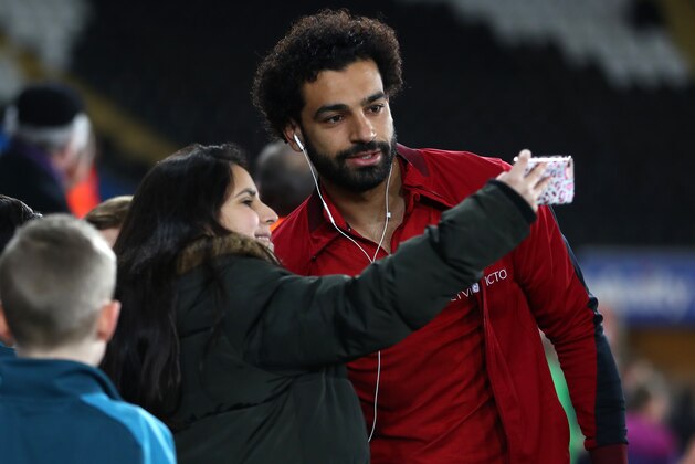 SWANSEA, WALES - JANUARY 22: Mohamed Salah of Liverpool poses with a fan for a photo prior to the Premier League match between Swansea City and Liverpool at Liberty Stadium on January 22, 2018 in Swansea, Wales. (Photo by Michael Steele/Getty Images) SWANSEA, WALES - JANUARY 22: Mohamed Salah of Liverpool poses with a fan for a photo prior to the Premier League match between Swansea City and Liverpool at Liberty Stadium on January 22, 2018 in Swansea, Wales. (Photo by Michael Steele/Getty Images)