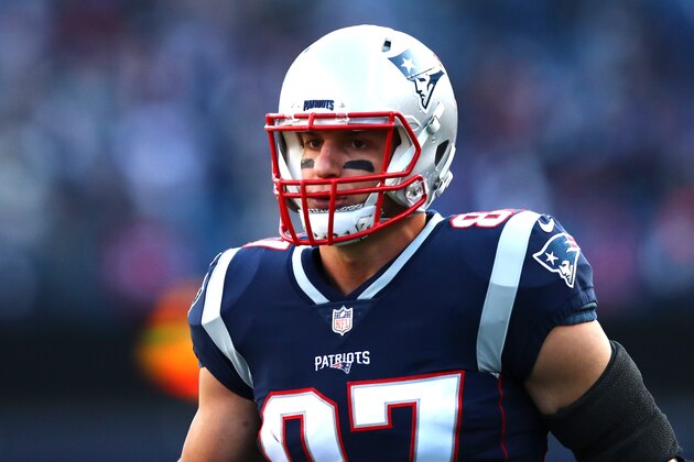 FOXBOROUGH, MA - JANUARY 21: Rob Gronkowski #87 of the New England Patriots wamrs up before the AFC Championship Game against the Jacksonville Jaguars at Gillette Stadium on January 21, 2018 in Foxborough, Massachusetts.  (Photo by Adam Glanzman/Getty Images)