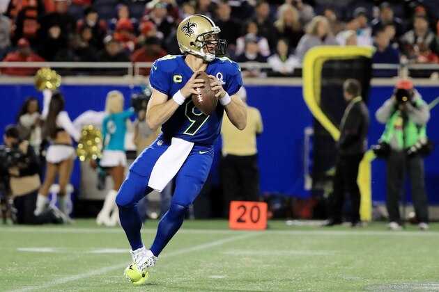 ORLANDO, FL - JANUARY 29:  Drew Brees #9 of the NFC looks to pass against the AFC in the second half during the NFL Pro Bowl at the Orlando Citrus Bowl on January 29, 2017 in Orlando, Florida.  (Photo by Sam Greenwood/Getty Images)