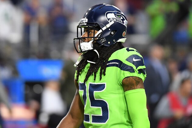 GLENDALE, AZ - NOVEMBER 09:  Richard Sherman #25 of the Seattle Seahawks prepares for a game against the Arizona Cardinals at University of Phoenix Stadium on November 9, 2017 in Glendale, Arizona.  (Photo by Norm Hall/Getty Images)