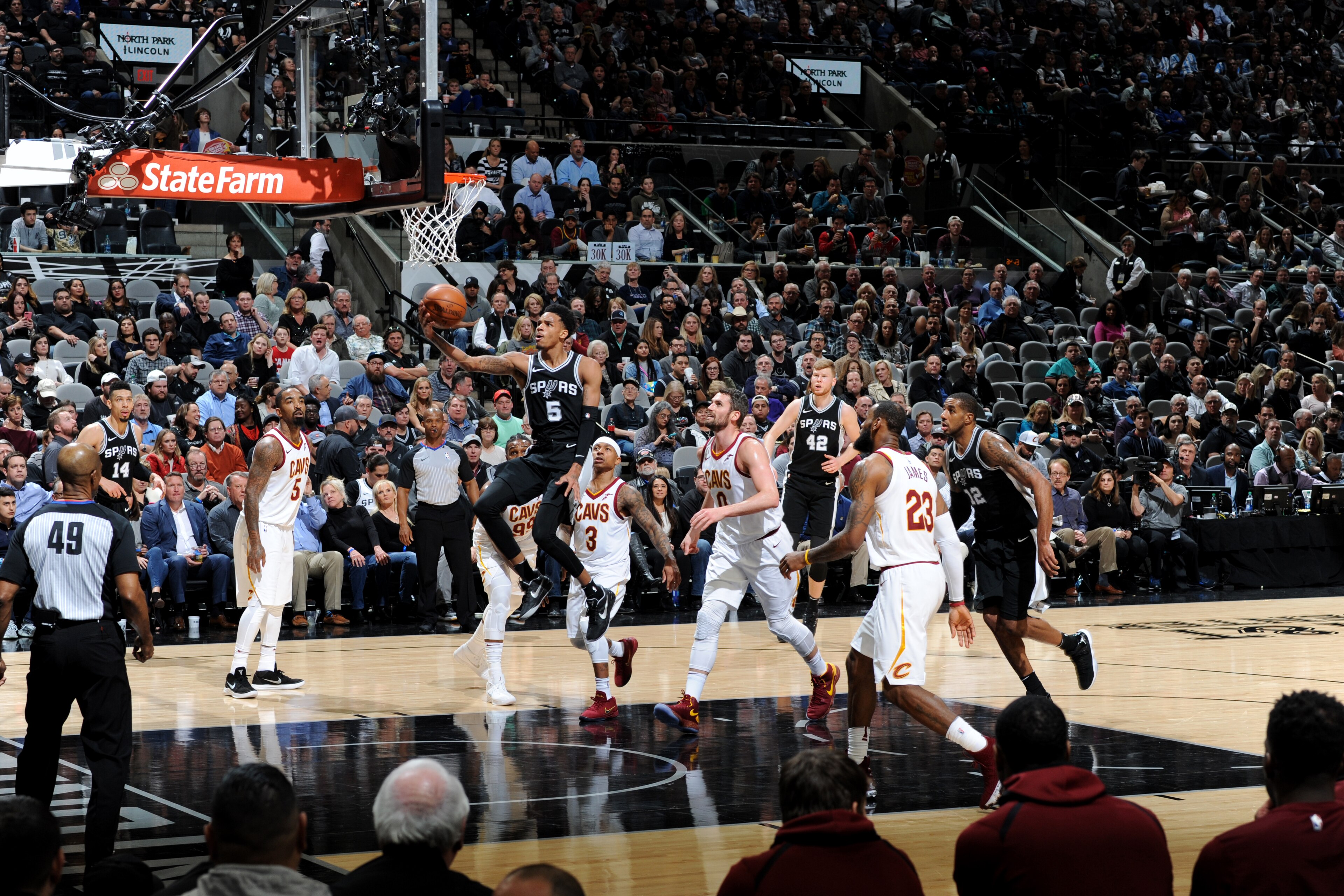 SAN ANTONIO, TX - JANUARY 23: Dejounte Murray #5 of the San Antonio Spurs shoots the ball during the game against the Cleveland Cavaliers on January 23, 2018 at the AT&T Center in San Antonio, Texas. NOTE TO USER: User expressly acknowledges and agrees that, by downloading and or using this photograph, user is consenting to the terms and conditions of the Getty Images License Agreement. Mandatory Copyright Notice: Copyright 2018 NBAE (Photos by Mark Sobhani/NBAE via Getty Images)