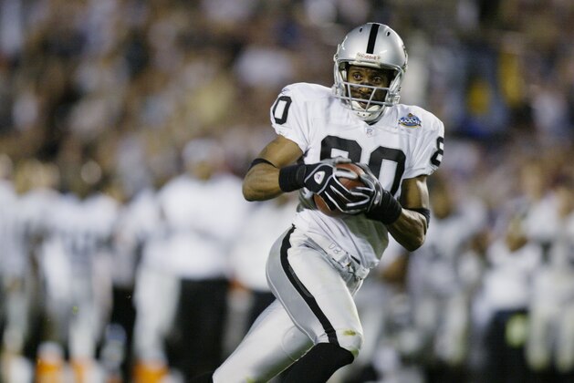 SAN DIEGO - JANUARY 26:  Wide receiver Jerry Rice #80 of the Oakland Raiders carries the ball against the Tampa Bay Buccaneers during Super Bowl XXXVII at Qualcomm Stadium on January 26, 2003 in San Diego, California.  The Buccaneers won 48-21.  (Photo by Donald Miralle/Getty Images)
