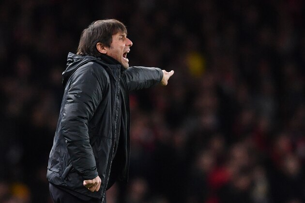 Chelsea's Italian head coach Antonio Conte gestures during the League Cup semi-final football match between Arsenal and Chelsea at the Emirates Stadium in London on January 24, 2018.  / AFP PHOTO / Ben STANSALL / RESTRICTED TO EDITORIAL USE. No use with unauthorized audio, video, data, fixture lists, club/league logos or 'live' services. Online in-match use limited to 75 images, no video emulation. No use in betting, games or single club/league/player publications.  /         (Photo credit should read BEN STANSALL/AFP/Getty Images)
