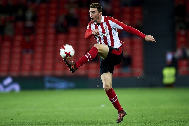 BILBAO, SPAIN - NOVEMBER 29:  Aymeric Laporte of Athletic Club controls the ball during the Copa del Rey, Round of 32, Second Leg match between Athletic Club and SD Formentera at San Mames Stadium on November 29, 2017 in Bilbao, Spain.  (Photo by Juan Manuel Serrano Arce/Getty Images)