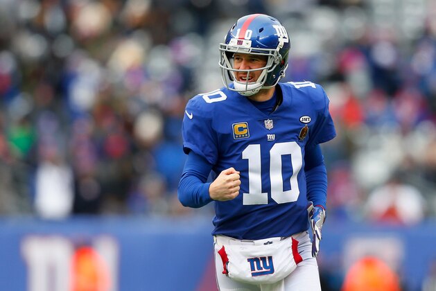EAST RUTHERFORD, NJ - DECEMBER 31:  (NEW YORK DAILIES OUT)   Eli Manning #10 of the New York Giants in action against the Washington Redskins on December 31, 2017 at MetLife Stadium in East Rutherford, New Jersey. The Giants defeated the Redskins 18-10.  (Photo by Jim McIsaac/Getty Images)